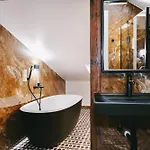 7 Main Square Boutique - Kullassepa Appartement