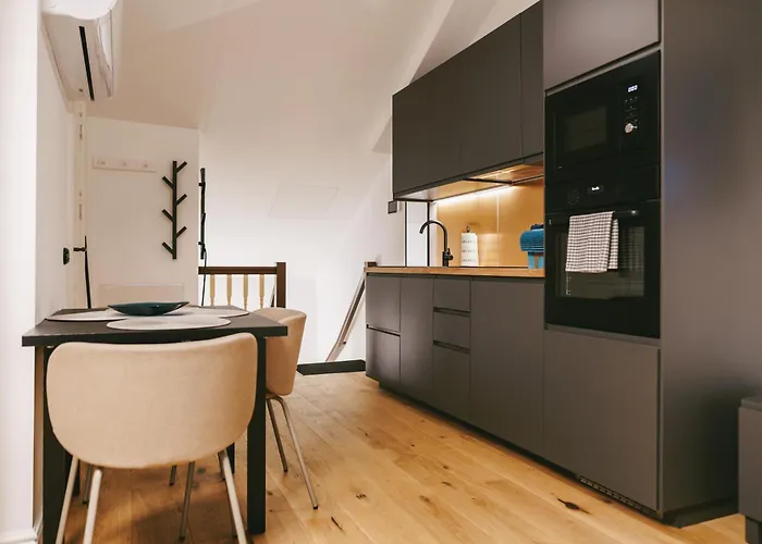 7 Main Square Boutique Apartments - Kullassepa